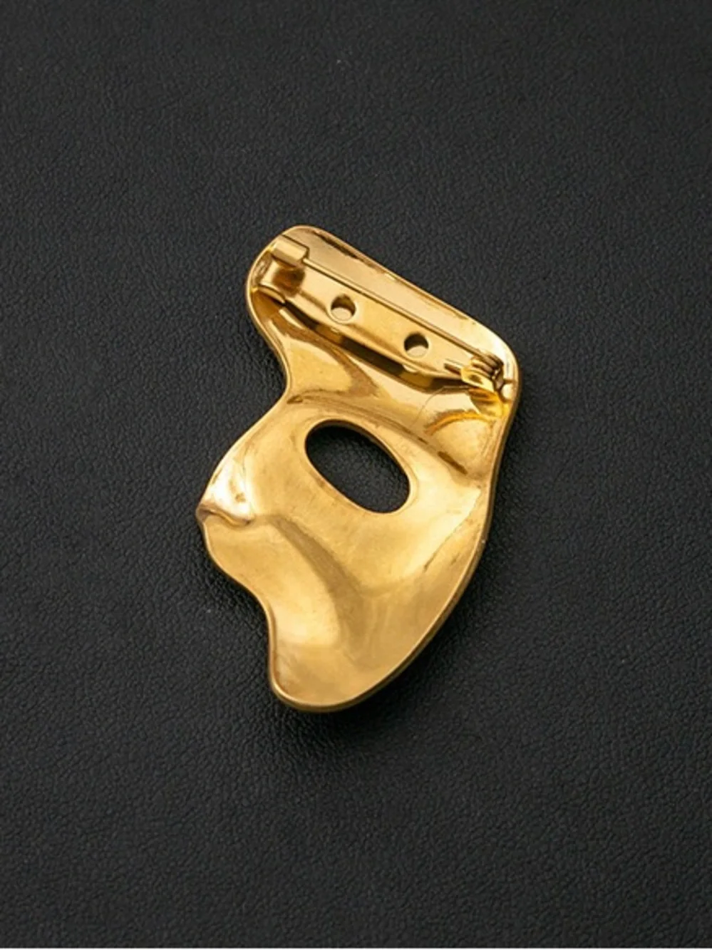 Gold Phantom Mask Brooch Pin – Theater Masquerade Face Statement Jewelry